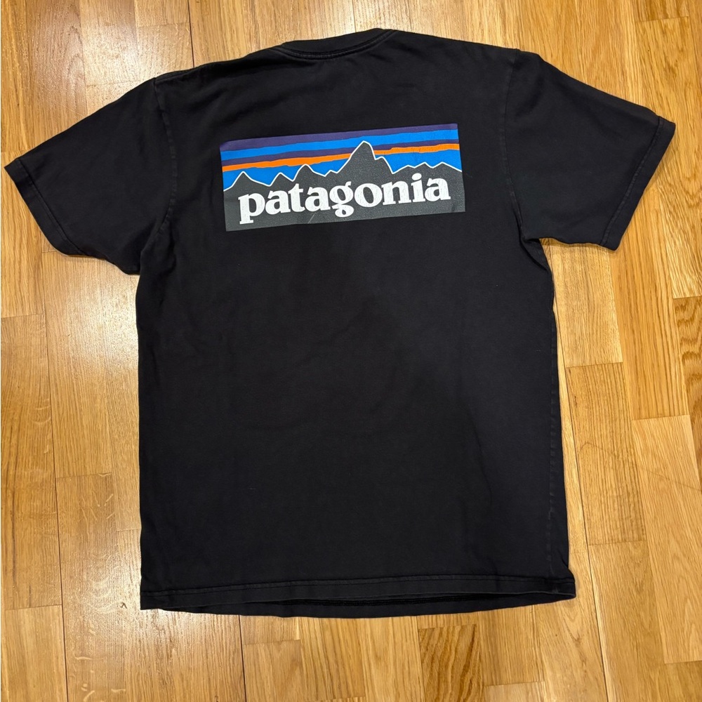 Patagonia P-6 Logo Short Sleeve T-Shirt Size Men’s Small